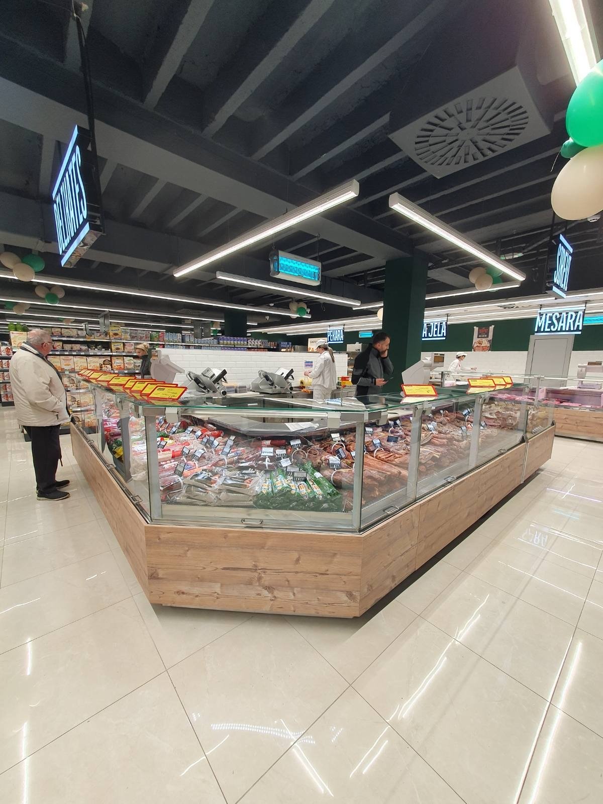 Aroma Refrigerated Display Case