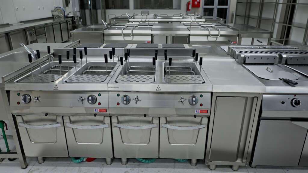 Custom Distribution Kitchen for Large-Scale Meal Preparation