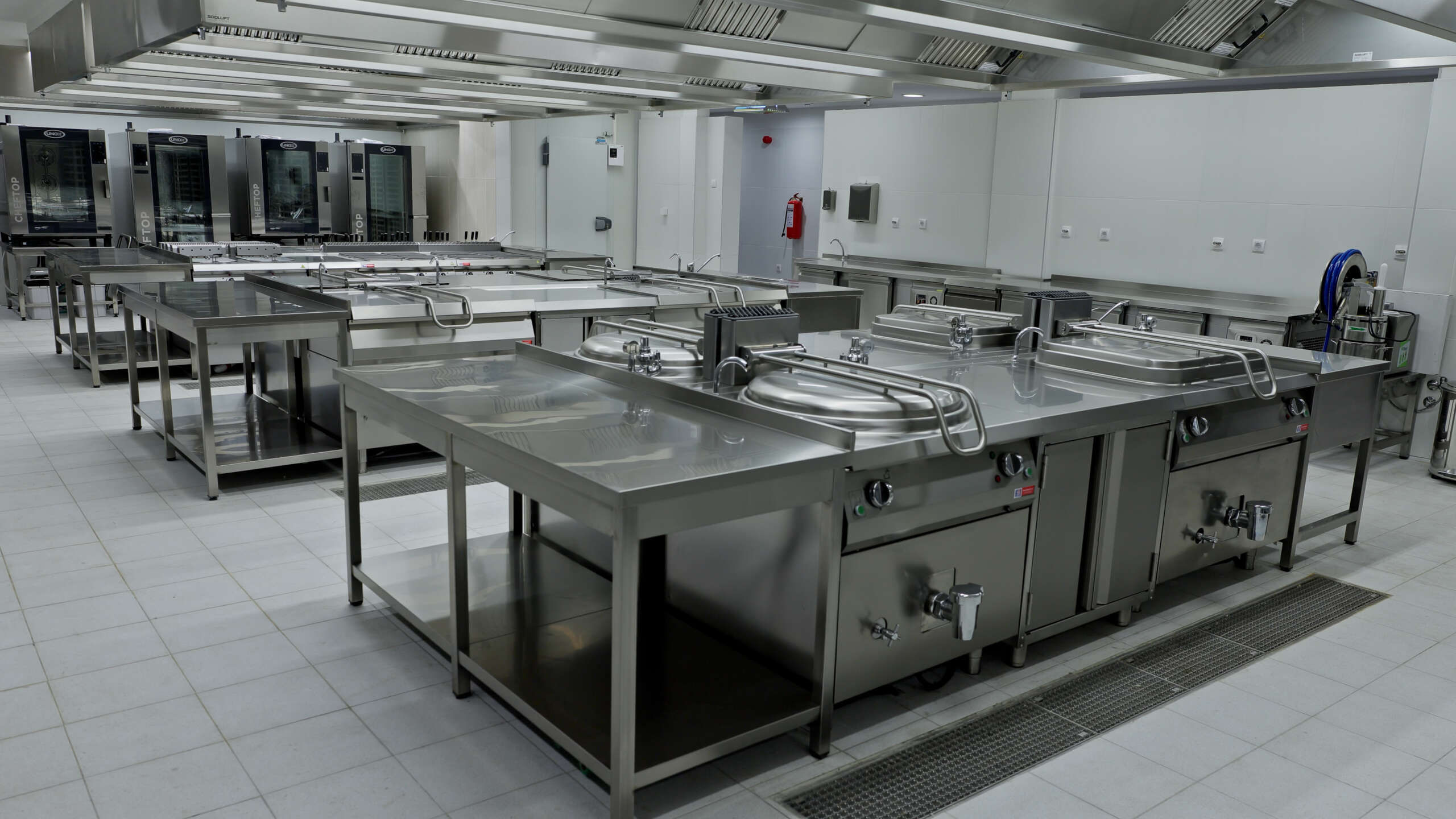 Custom Distribution Kitchen for Large-Scale Meal Preparation