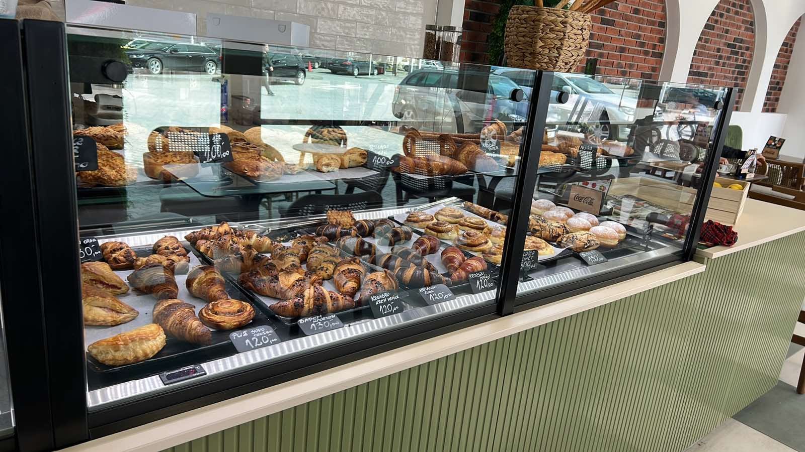 Klas Horizontal Bakery Display Case